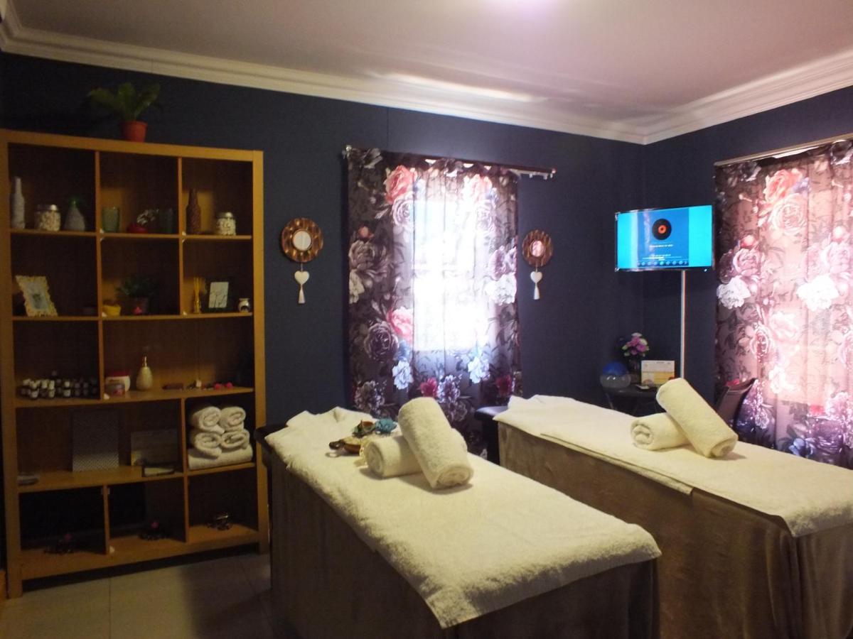 Royal Castle Guest House Windhoek Extérieur photo