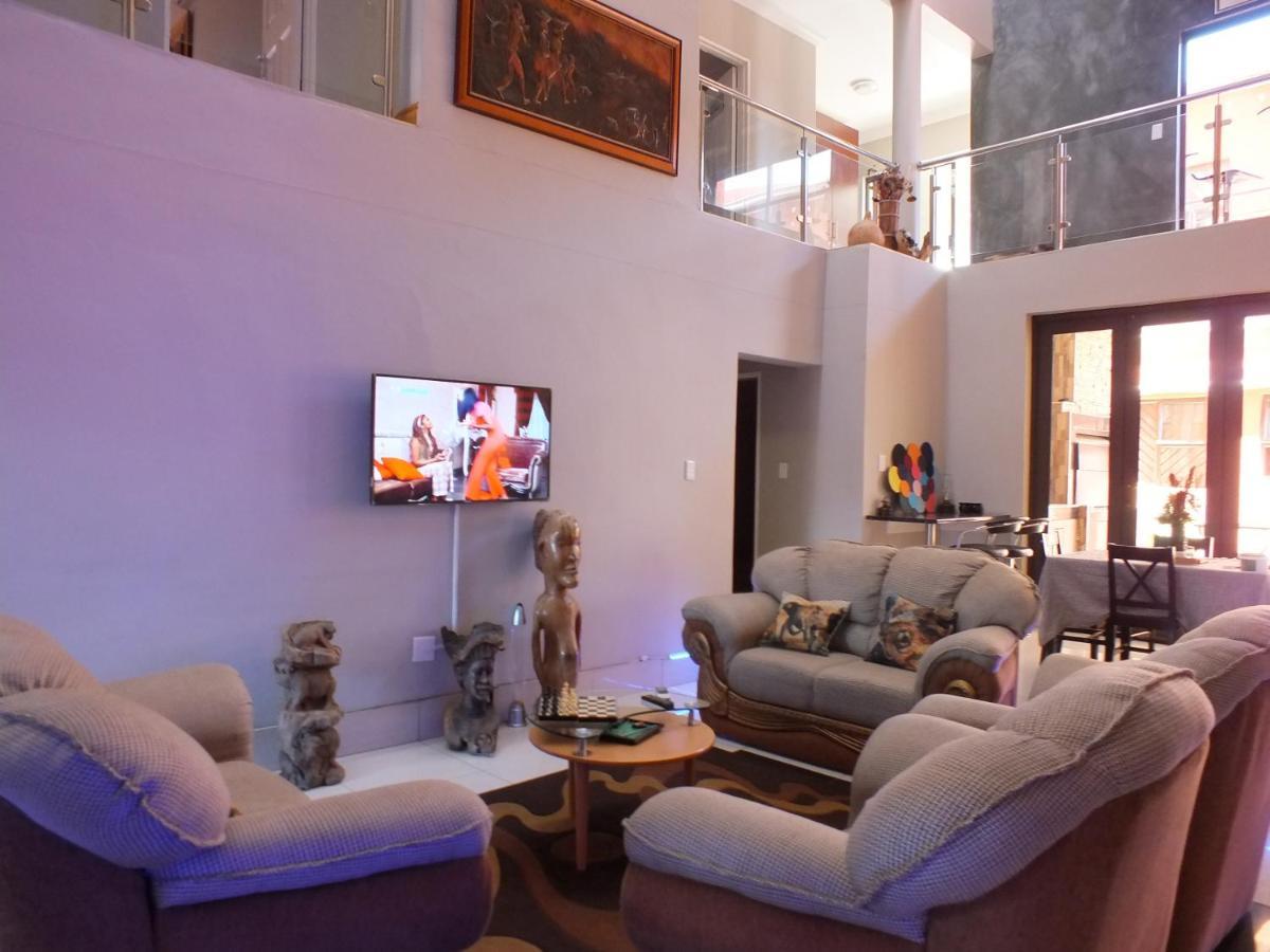 Royal Castle Guest House Windhoek Extérieur photo