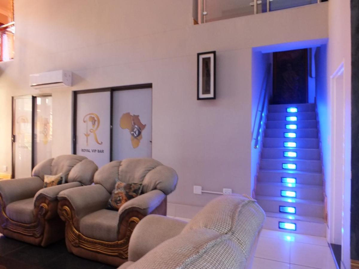 Royal Castle Guest House Windhoek Extérieur photo