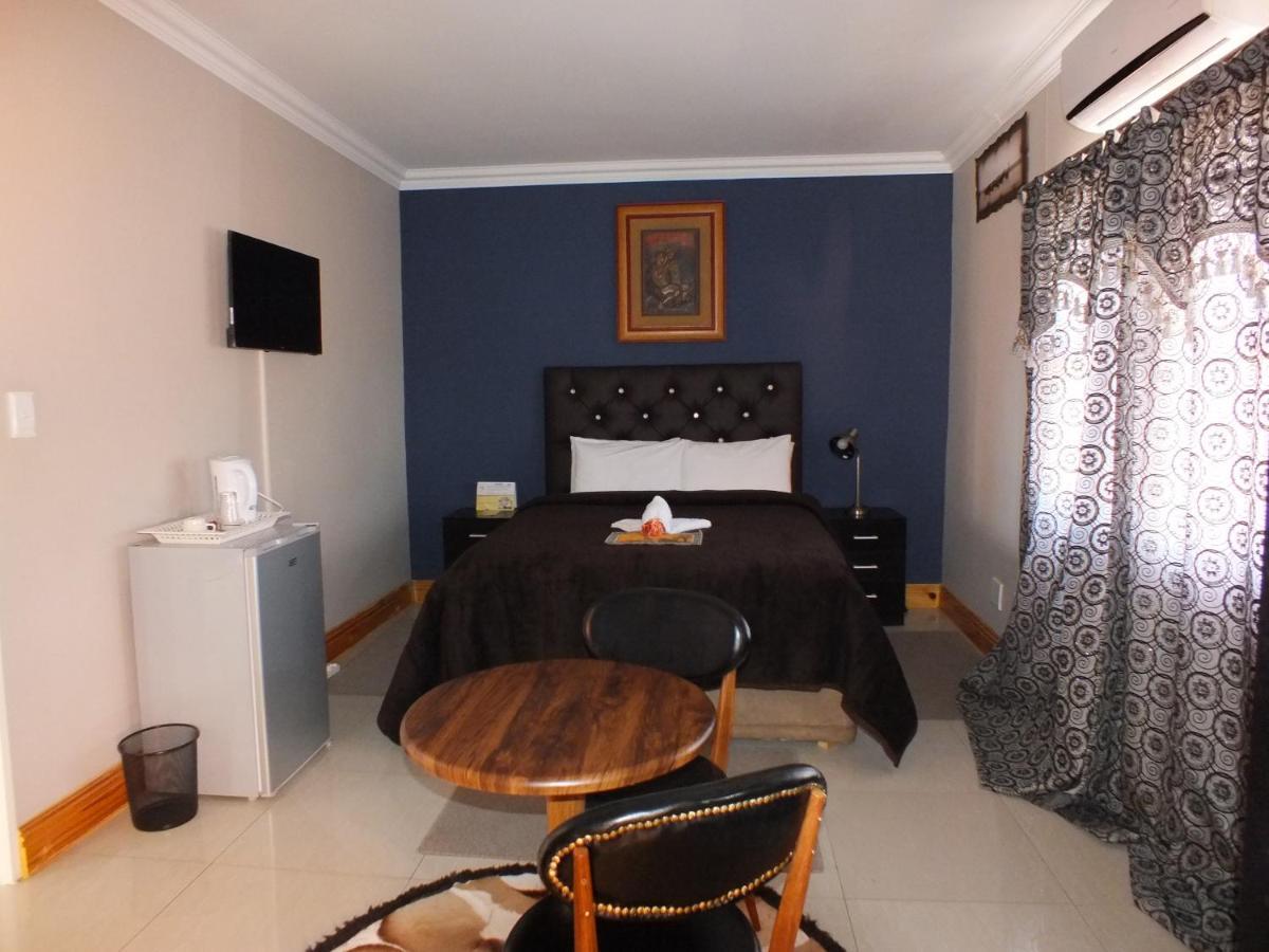 Royal Castle Guest House Windhoek Extérieur photo
