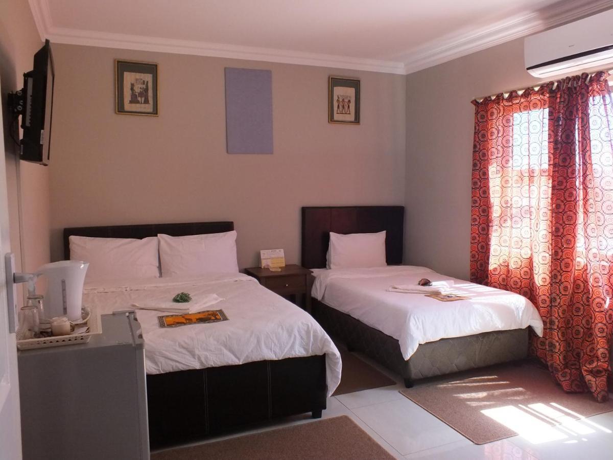 Royal Castle Guest House Windhoek Extérieur photo