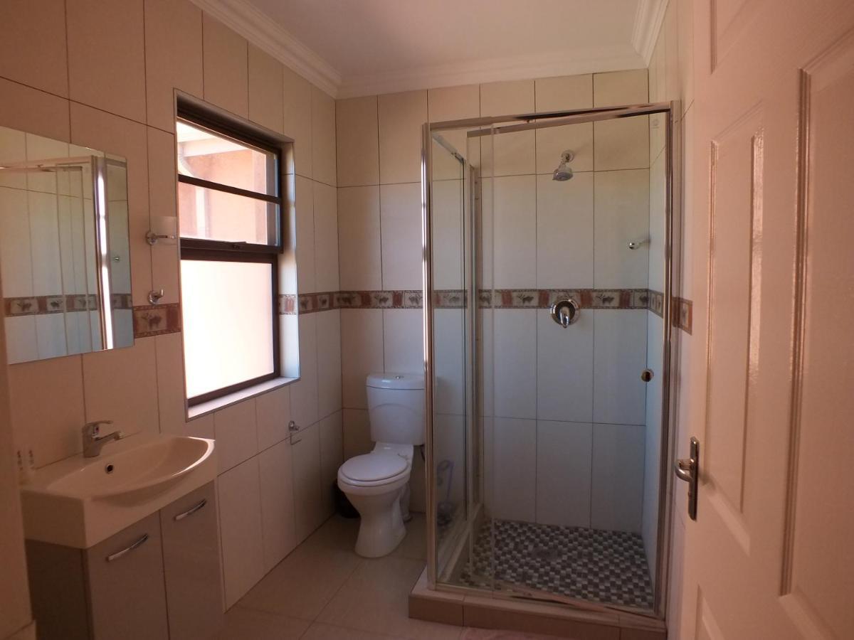 Royal Castle Guest House Windhoek Extérieur photo