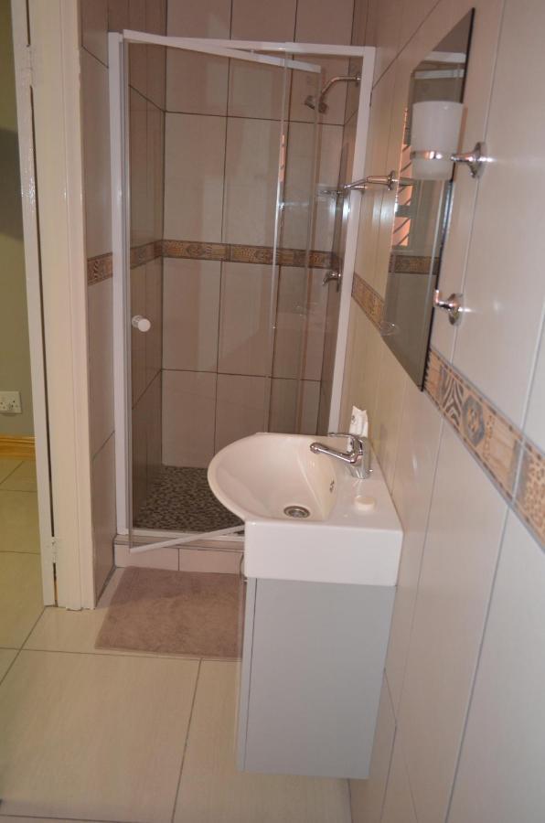 Royal Castle Guest House Windhoek Extérieur photo