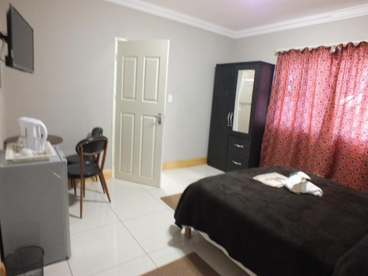 Royal Castle Guest House Windhoek Extérieur photo