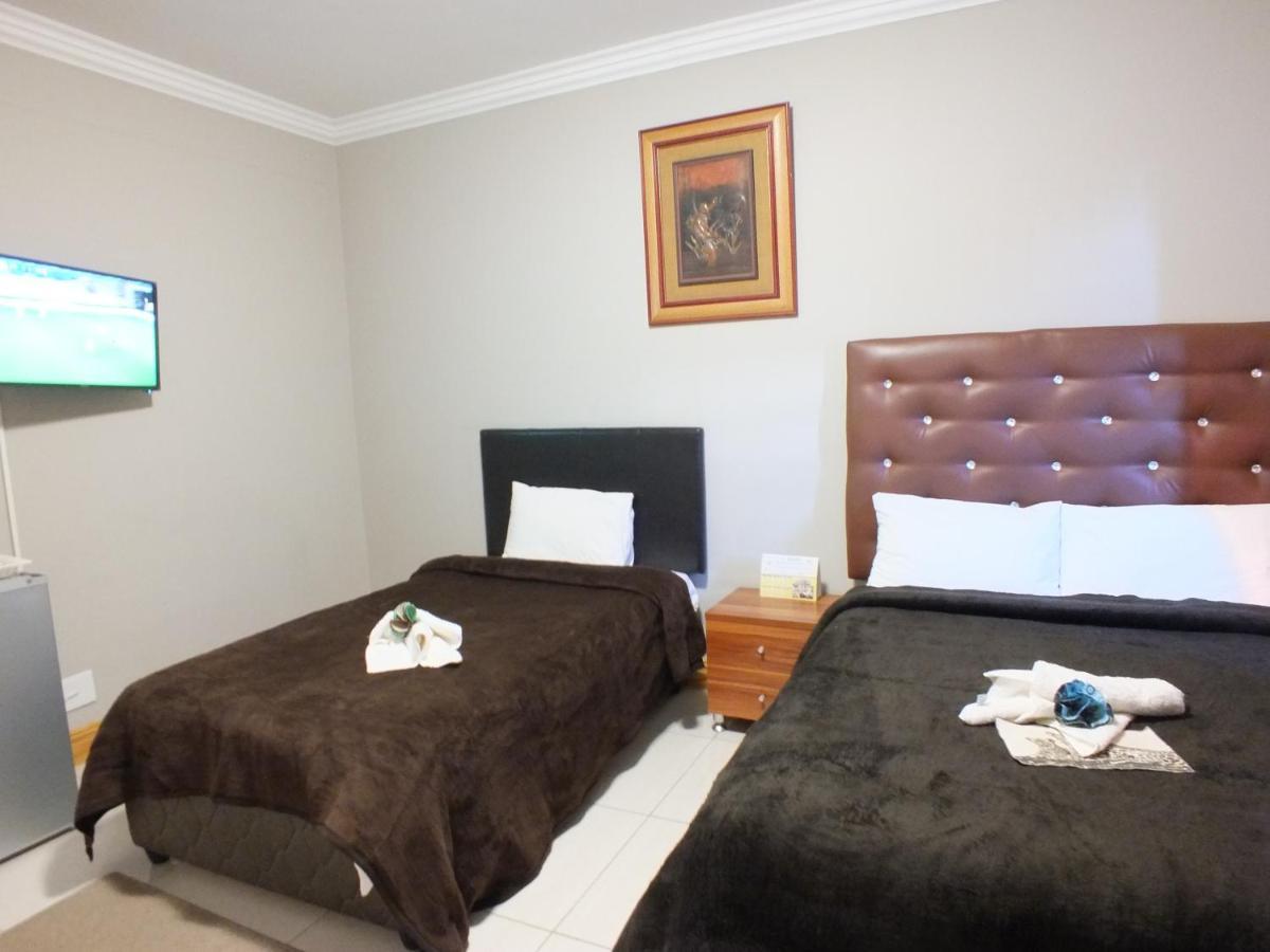 Royal Castle Guest House Windhoek Extérieur photo