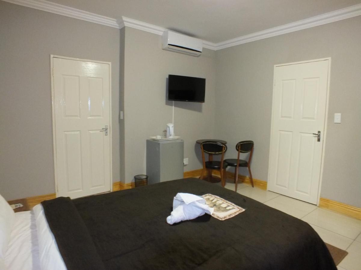 Royal Castle Guest House Windhoek Extérieur photo