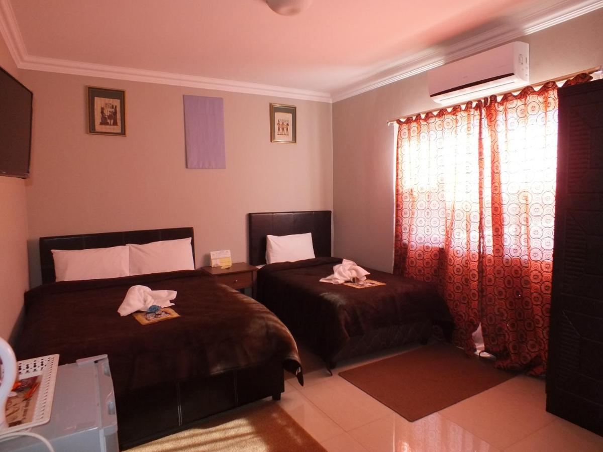 Royal Castle Guest House Windhoek Extérieur photo