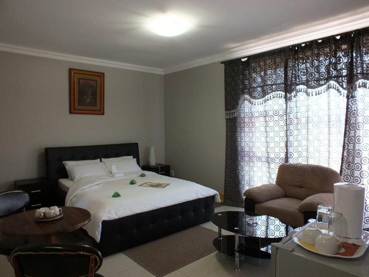 Royal Castle Guest House Windhoek Extérieur photo