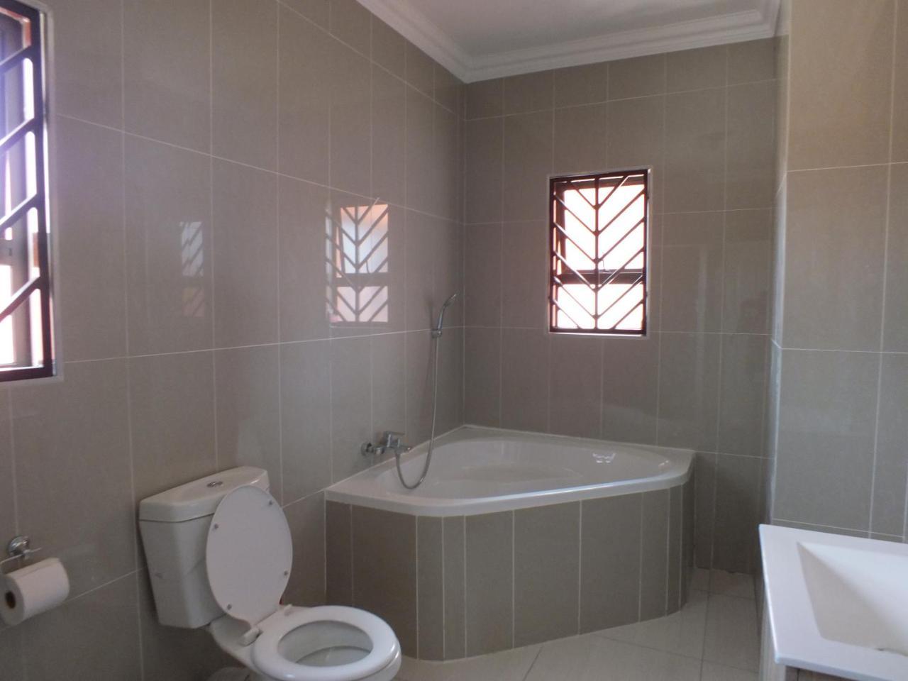 Royal Castle Guest House Windhoek Extérieur photo