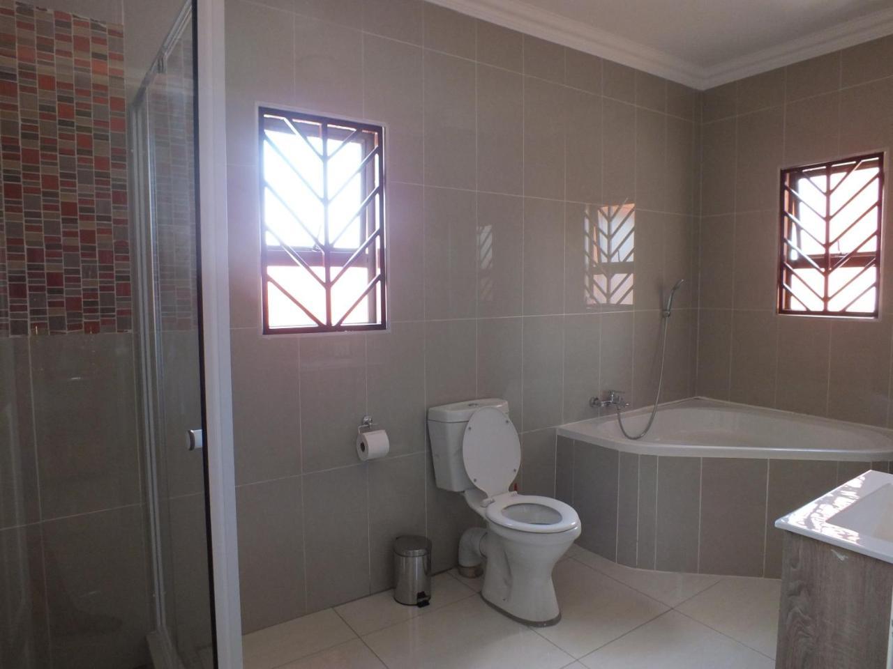 Royal Castle Guest House Windhoek Extérieur photo